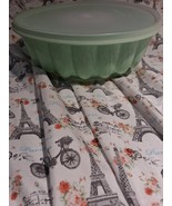 Tupperware Jello Mold Mint Green Large 3 Piece Serving Ice Ring 1202 Vin... - $10.95 CAD