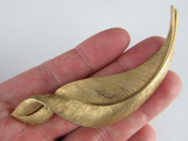 Vintage Trifari Brooch Signed Gold Tone Leaf Brooch Pin Jewelry ESTATE S... - $22.43