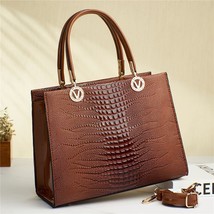  Women&#39;s Bag  Stylish Good Texture Bright Leather Crocodile Pattern Portable Lar - £33.97 GBP