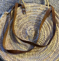 Handwoven Round Straw ToteBag By Sought And Found - $461.81 MXN