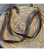 Handwoven Round Straw ToteBag By Sought And Found - $461.81 MXN