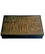 VINTAGE DAHER CO. INC PLASTIC BOX WITH METAL ELIZABETHIAN SCENE LID - $27.12 CAD