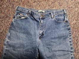 Lee Relaxed Straight Leg Jeans Women&#39;s 14 Medium Denim Vintage - $8.23