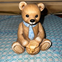 Homco Bear With A Honey Pot Figurine #1405 - £11.70 GBP