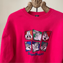 Vintage 90s Warner Bros Embroidered Bugs Bunny Hot Pink Crew Neck Sweats... - $614.12 MXN