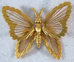 Monet Gold Tone 3D Butterfly Pin / Brooch - £16.01 GBP