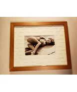 MARILYN MONROE LAYING ON TOWEL WOODEN CLASSIC FRAME BORDERED W LOVE PAPE... - $892.66 MXN