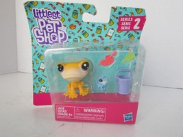 HASBRO 2528A LITTLEST PET SHOP FIGURES IGGY FROGSTEIN 2-50 &amp; MITZI MCLIZ... - £6.21 GBP