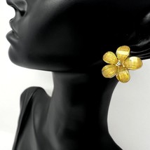 Hawaiian Plumeria VTG Clip on Earrings Stunning Fashion Statement Vintage Jewelr - £50.44 GBP