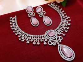 Bañado en Plata Estilo Indio Bollywood Cz Joyería Rosa Set Pendientes y Collar - £52.28 GBP