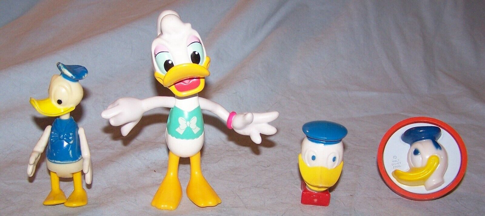 Lot of 4 Disney Items-Donald Duck Nightlights, Daisy Duck Figurine-Lot 9 - $14.50