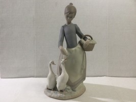 LLADRO Porcelain Figurine “Girl Feeding Ducks” Matte Finish Basket Ducks 10” - £70.32 GBP
