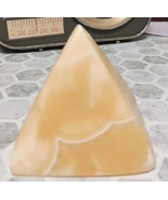 Alabaster Pyramid Hand-Carved Natural Stone Variegated paperweight - €25,42 EUR