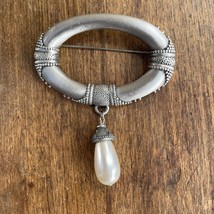 J.J. Pewter Brooch w/ Dangling Faux Pearl - £15.48 GBP