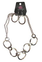 Paparazzi Silver Tone Hammered Metal Necklace And Dangle Earrings - £3.94 GBP