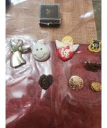 LOT OF 9 MIXED LAPEL PINS AND BROOCHES VINTAGE - €16,25 EUR