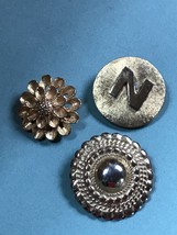 Vintage Lot of 3 Layered Goldtone Flower Round w Initial Letter N &amp; Slightly Dom - £11.62 GBP