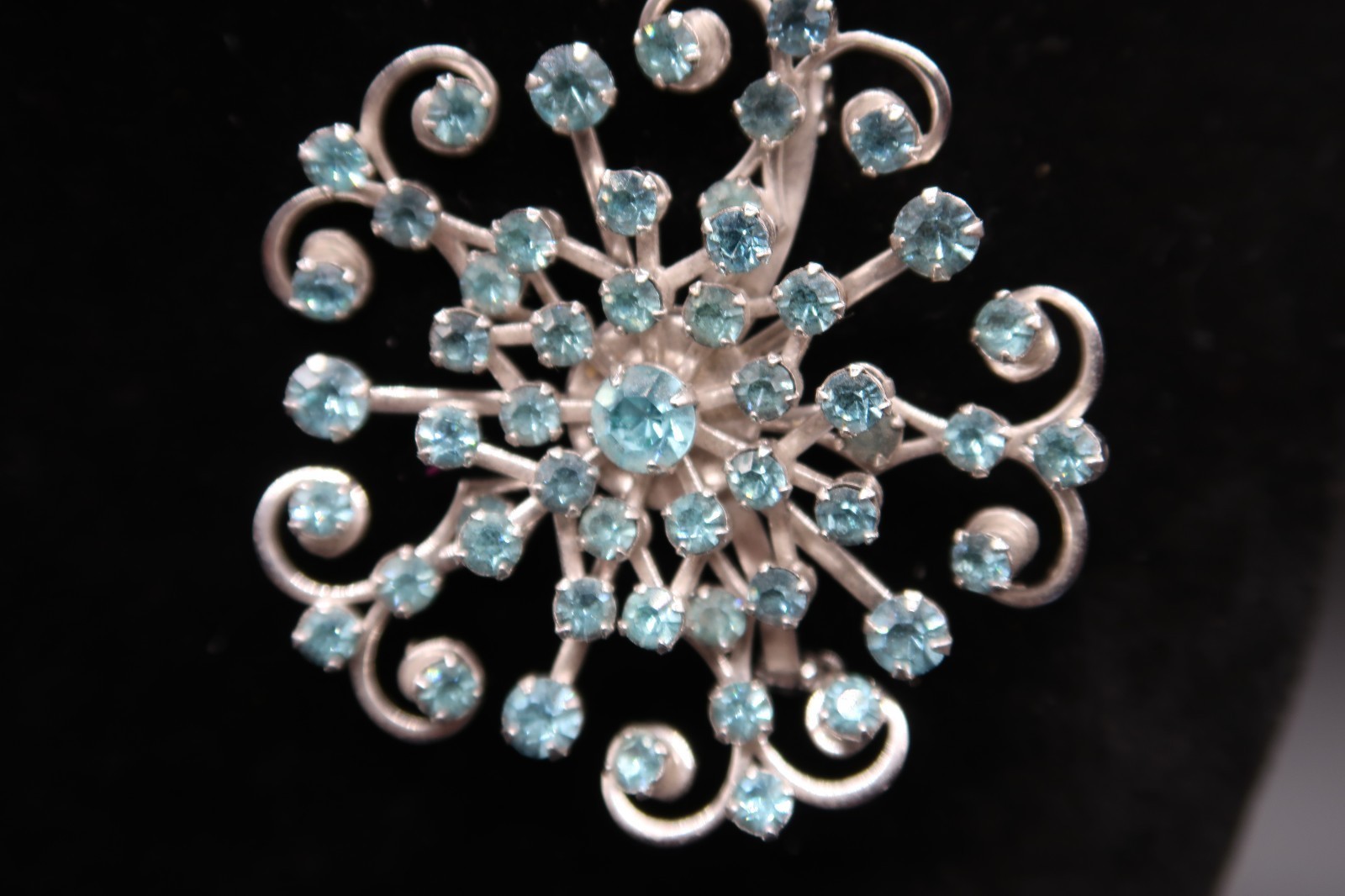 Vtg Aqua Blue Prong Set Rhinestone Brooch Starburst Snowflake Brooch Silver Tone Item image 8