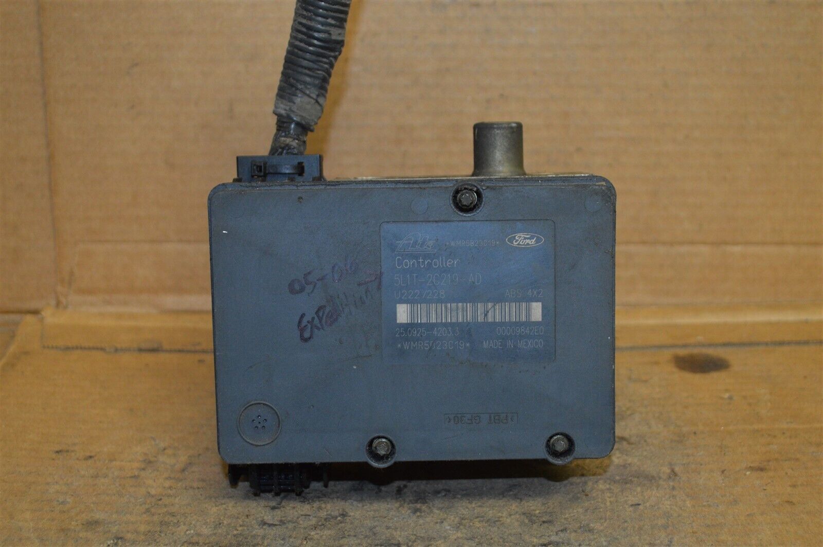 2005-2006 Ford Expedition ABS Pump Control 5L1T2C219AD Module 103-7A1 Item image 3