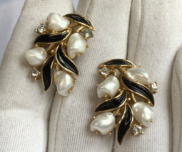 Vtg Trifari Baby Tooth Pearl Earrings Fashion Jewelry Enamel Rhinestone Clip-On - £237.32 GBP