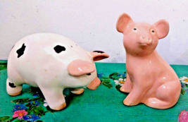 StoryTeller Art Farm House Pigs Big Salt and Pepper Shakers in Original Box - $39.50