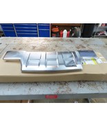 GM 84373256 Front Bumper Skid Plate Trim Plastic Chrome General Motors - €95,07 EUR