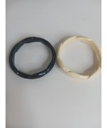 Vintage Black And Ivory Twisted Design Bangle Bracelet 2 Count - $153.45 MXN