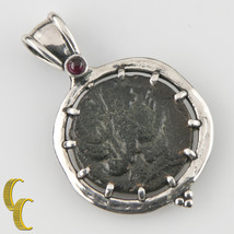Griechische Münze IN Silber Blende Mit Rubin Cabochon Anhänger AR-1013 - $4,343.23 MXN