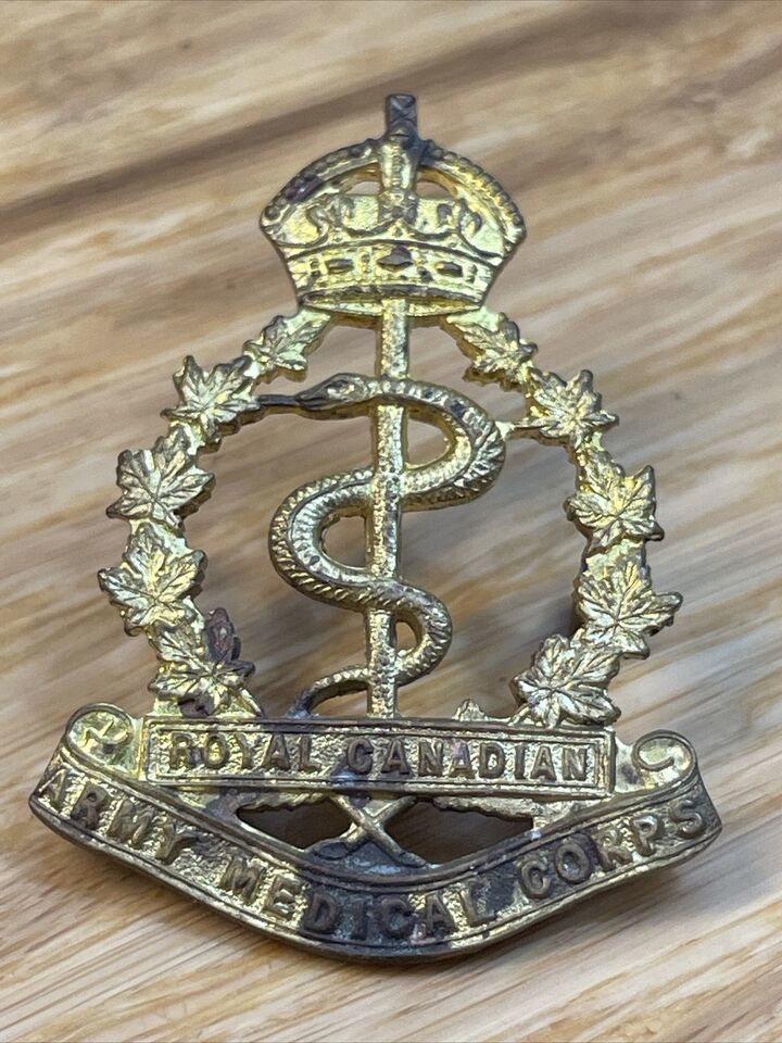Vintage Royal Canadian Army Medical Corps Badge Cap KG JD - $4.94