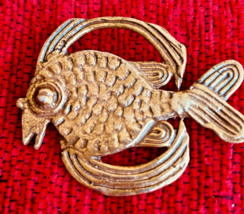 Signed Alva Studios Museum Art /Mayan Fish Brooch Pin Vintage Jewelry Gold Tone - £38.79 GBP