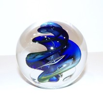 Lovely Signed Art Glass Blue &amp; Green Clear Spiral 3&quot; Orb Paperweight - £26.01 GBP