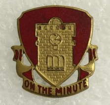 US Military DUI Pin ON THE MINUTE 37th Field Artillery Bn Red Insignia B... - $9.84