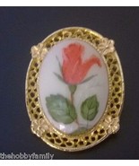Stunning Gold Tone Hand Painted Rose Flower Cameo Brooch Pin Jewelry - £5.55 GBP