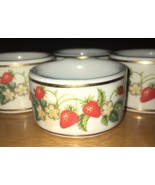 Vintage Napkin Rings Porcelain Strawberries Farm House Country Prairie C... - $570.20 MXN