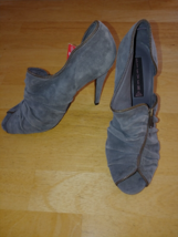 Steven By Steve Madden Ladies Gray Suede Ruched 4.75 HEELS-10M-NWOB-TRIED On - £25.81 GBP