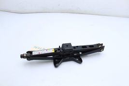 05-11 CADILLAC STS EMERGENCY SPARE TIRE JACK Q7796 image 3