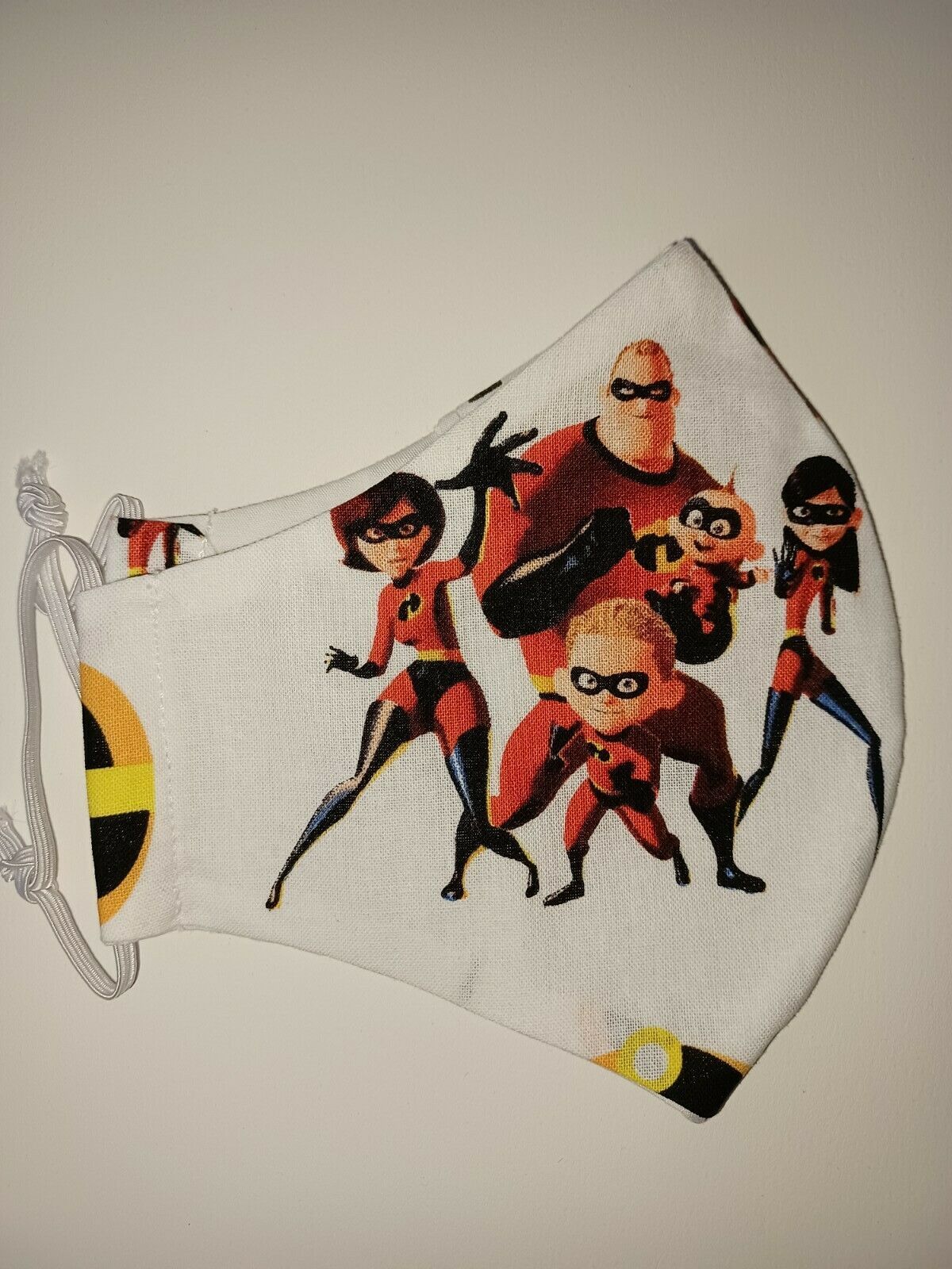 FACE MASK WASHABLE 100% COTTON REUSABLE REVERSIBLE INCREDIBLES/ WHITE - $2.96