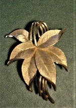 Vintage 1960s Crown Trifari Leaf Brooch Gold-Tone Textured Leaves Rare - £55.34 GBP