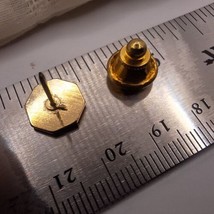 Octagon I O VINTAGE PIN METAL LAPEL GOLD TONE PIN - $256.99 MXN