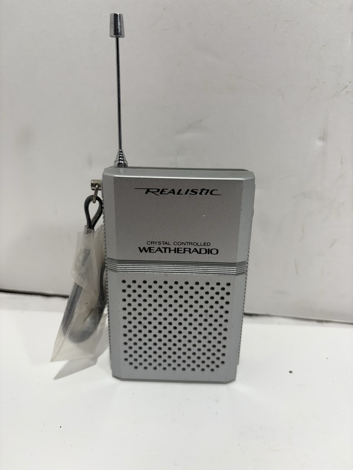 Vintage Realistic 12-151 A Pocket Weather Radio Shack Crystal Controlled Works!!  			