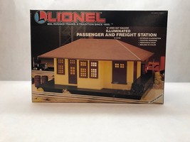 Vintage LIONEL Illimuninated PASSENGER and FREIGHT STATION in Box Model#... - $59.39