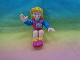 Vintage 1991 Burger King Kids Club Gang Girl Sitting with Camera Figure Only  - $2.51