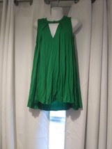 Emerald Botique Sleeveless Top Blouse Small Green - $12.19