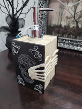 Halloween Skeleton Hands Faux Book Bathroom Lotion Soap Dispenser New - $423.95 MXN
