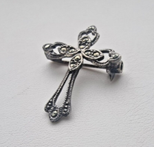 VINTAGE 925 STERLING SILVER MARCASITE STUDDED FAITH CROSS BROOCH - $711.52 MXN