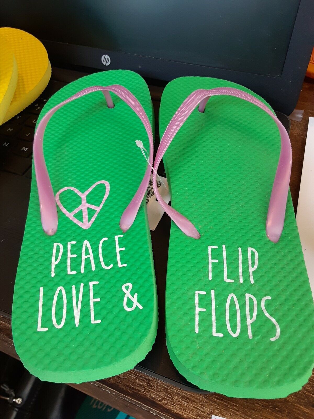 NEW Women&#39;s JADE &quot;Peace Love&quot; Fashion Rubber Flip Flops [Size M 7/8] - $3.96