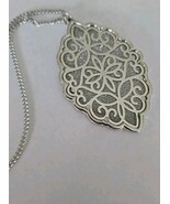 HOWARD&#39;S ~ Scalloped OVAL Pendant Necklace ~ 18&quot; - 21&quot; Length ~ Nickel Free - $35.06 CAD