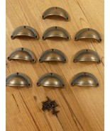 10 CUP PULLS 3 &quot; WIDE DRAWER CABINET BIN HANDLES ANTIQUE BRASS STYLE DRE... - $480.41 MXN