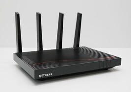 NETGEAR Nighthawk AC3200 Wi-Fi Router with DOCSIS 3.1 Cable Modem C7800 image 3