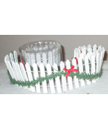2 - 16&quot; Sections 2&quot; White Picket Fence with Garland &amp; Bows Holiday Time - $260.45 MXN